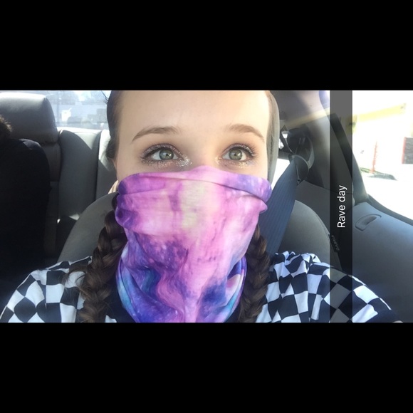 Meet your Posher, Julianna - Picture 1 of 4